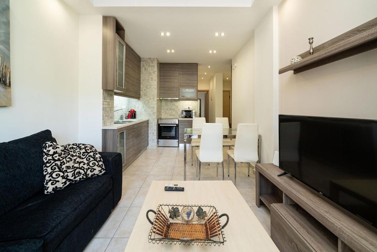 Acropolis Nest *